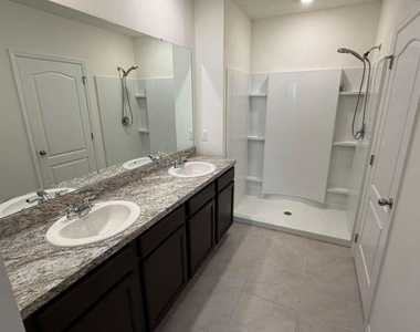 1511 Catbriar Way - Photo Thumbnail 25