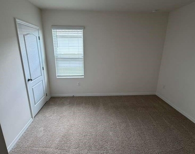 1511 Catbriar Way - Photo Thumbnail 20