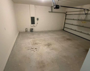 1511 Catbriar Way - Photo Thumbnail 33