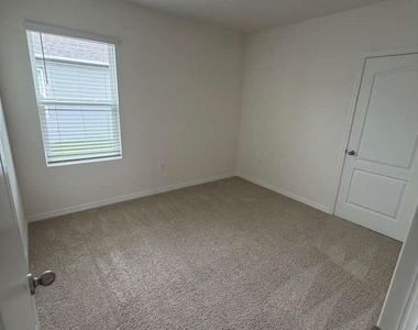 1511 Catbriar Way - Photo Thumbnail 18
