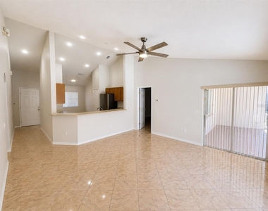 320 Paradise Woods Place - Photo Thumbnail 8