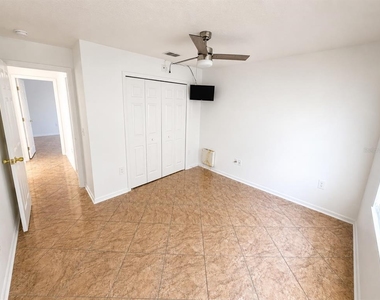 320 Paradise Woods Place - Photo Thumbnail 4