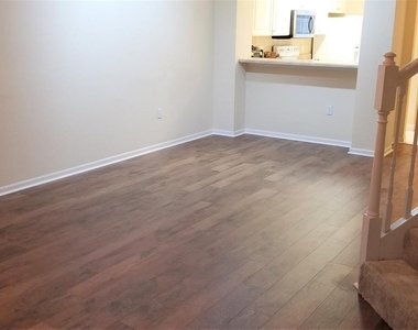 4950 Nw 44th Lane - Photo Thumbnail 8