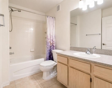 7428 Vista Way - Photo Thumbnail 11