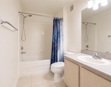 7428 Vista Way - Photo Thumbnail 9