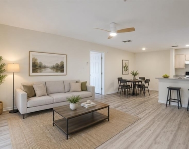 7428 Vista Way - Photo Thumbnail 2