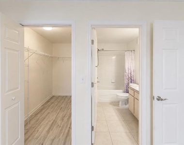 7428 Vista Way - Photo Thumbnail 7