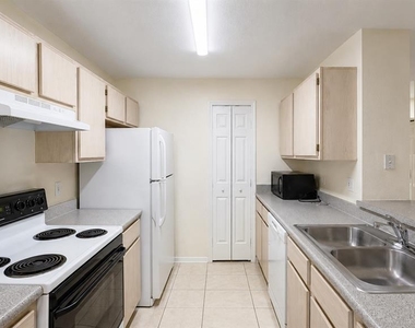 7428 Vista Way - Photo Thumbnail 5