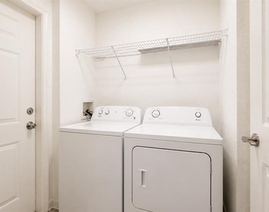 7428 Vista Way - Photo Thumbnail 12