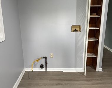 233 Reese Street - Photo Thumbnail 10