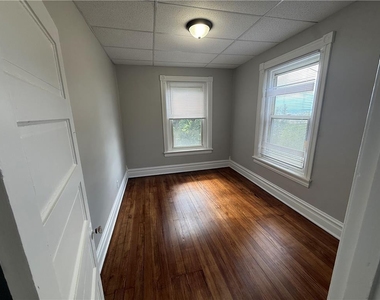 901 Hayes Street - Photo Thumbnail 6