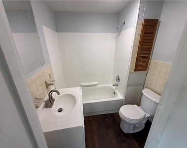 901 Hayes Street - Photo Thumbnail 3