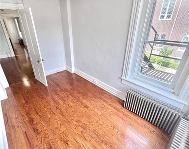 501 W Allen Street - Photo Thumbnail 11