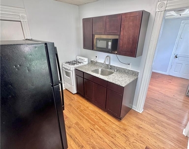 501 W Allen Street - Photo Thumbnail 2