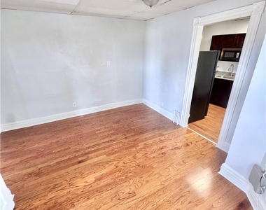501 W Allen Street - Photo Thumbnail 8