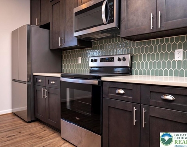 803 Atlantic Street - Photo Thumbnail 9