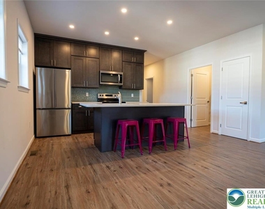 803 Atlantic Street - Photo Thumbnail 11