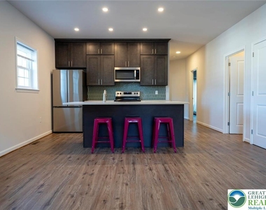 803 Atlantic Street - Photo Thumbnail 6