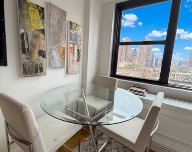 315 East 86th Street - Photo Thumbnail 2