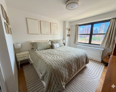 315 East 86th Street - Photo Thumbnail 6