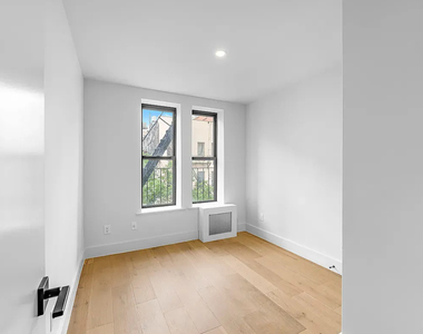 236 West 15th Street - Photo Thumbnail 4
