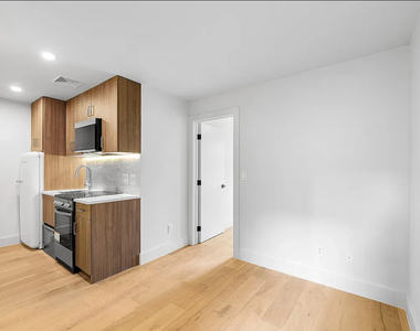 236 West 15th Street - Photo Thumbnail 2