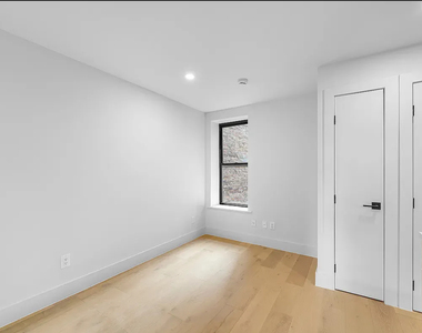 236 West 15th Street - Photo Thumbnail 3