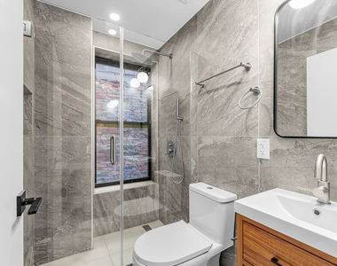 236 West 15th Street - Photo Thumbnail 8