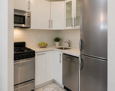 322 West 14th Street - Photo Thumbnail 2