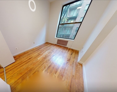 216 East 85th Street - Photo Thumbnail 2