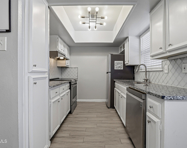 6700 Escondido Drive - Photo Thumbnail 4