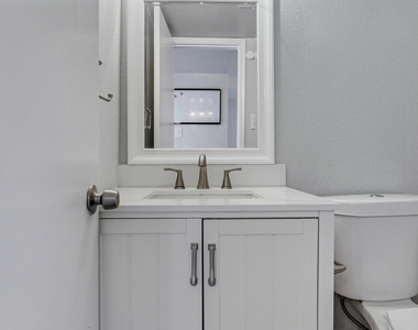 6700 Escondido Drive - Photo Thumbnail 14