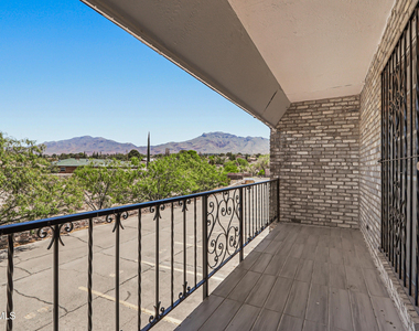 6700 Escondido Drive - Photo Thumbnail 29