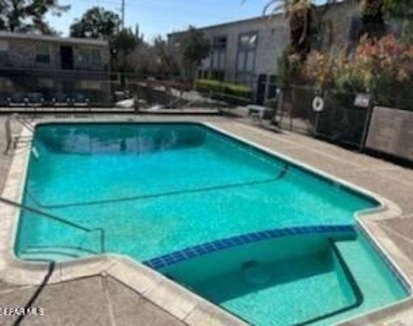 6700 Escondido Drive - Photo Thumbnail 2