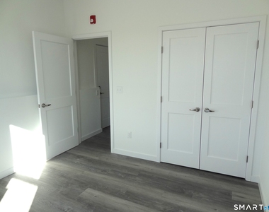 2806 Fairfield Avenue - Photo Thumbnail 8