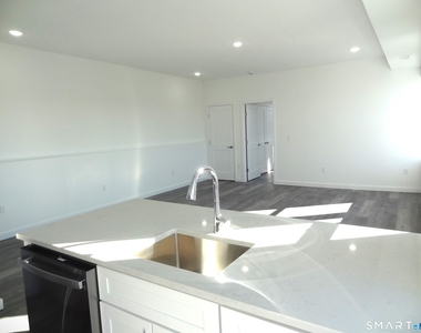 2806 Fairfield Avenue - Photo Thumbnail 4