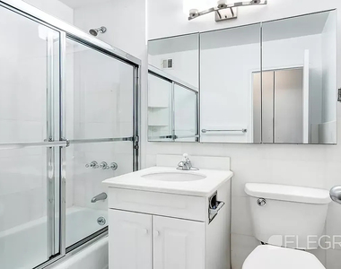 888 8th Avenue - Photo Thumbnail 2