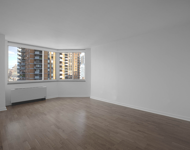 West 42nd Street - Photo Thumbnail 2