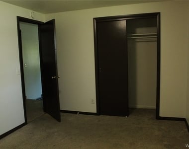 111 Sunshine Drive - Photo Thumbnail 5