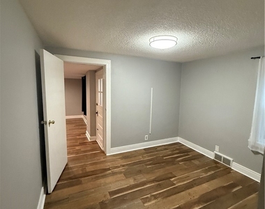 106 E Morris Ave - Photo Thumbnail 11