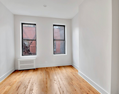 West 45th Street - Photo Thumbnail 4