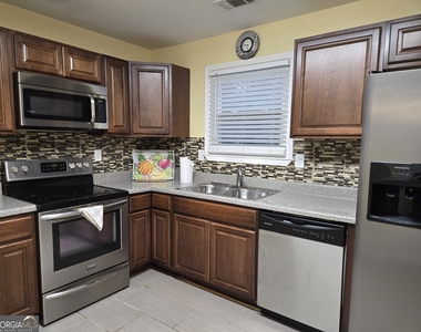 460 Paxton Place - Photo Thumbnail 1