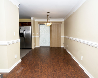 460 Paxton Place - Photo Thumbnail 2