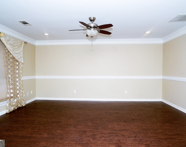 460 Paxton Place - Photo Thumbnail 4