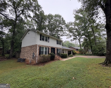 196 Avalon Drive - Photo Thumbnail 4