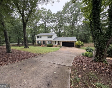 196 Avalon Drive - Photo Thumbnail 2