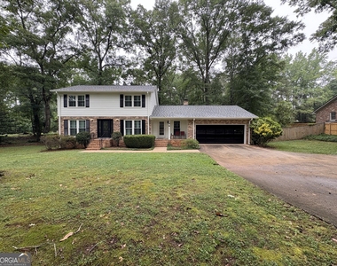 196 Avalon Drive - Photo Thumbnail 3