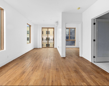 1010 Gates Avenue - Photo Thumbnail 3