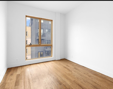 1010 Gates Avenue - Photo Thumbnail 2