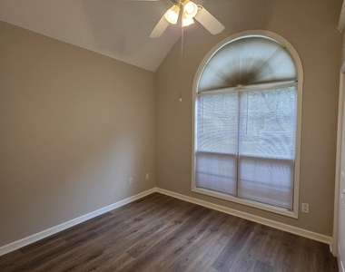 120 Cloverwood Drive - Photo Thumbnail 12